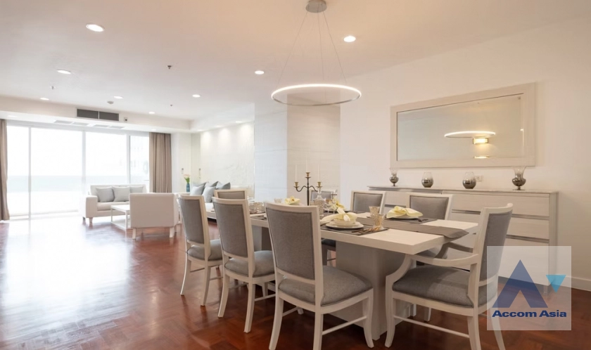 unit 4 Bedrooms  Apartment For Rent & Sale in Sukhumvit, Bangkok  near BTS Phrom Phong (AA44900)