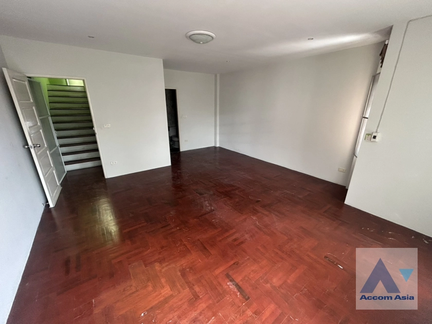 5  6 br Townhouse for rent and sale in Sukhumvit ,Bangkok  AA44904