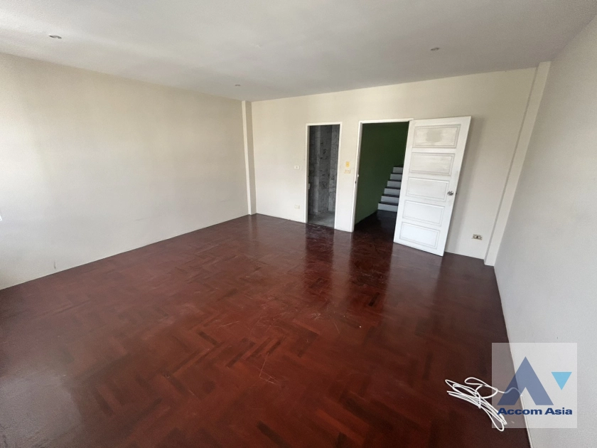 4  6 br Townhouse for rent and sale in Sukhumvit ,Bangkok  AA44904