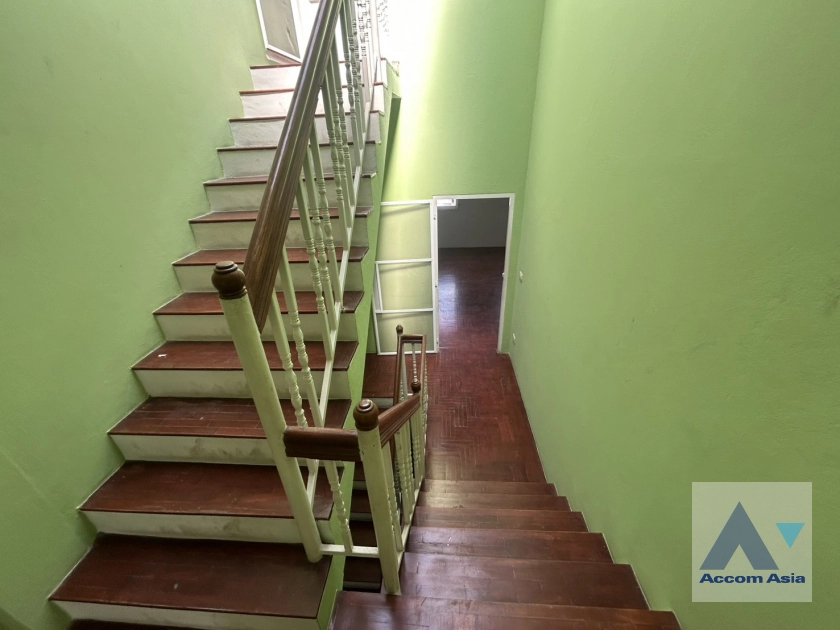 9  6 br Townhouse for rent and sale in Sukhumvit ,Bangkok  AA44904