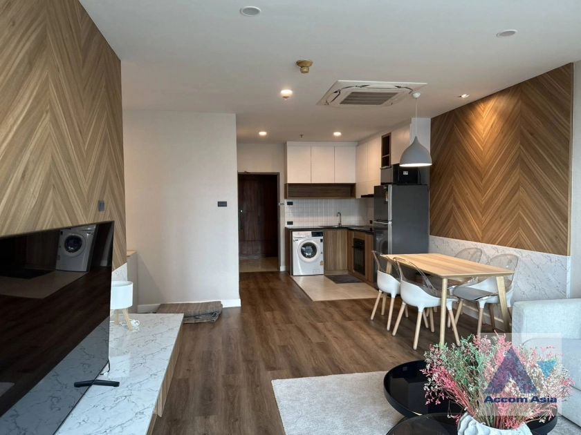 unit 2 Bedrooms  Condominium For Rent in Ploenchit, Bangkok  near BTS Chitlom (AA44906)