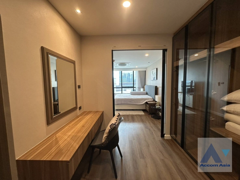12  2 br Condominium For Rent in Ploenchit ,Bangkok BTS Chitlom at President Place AA44906