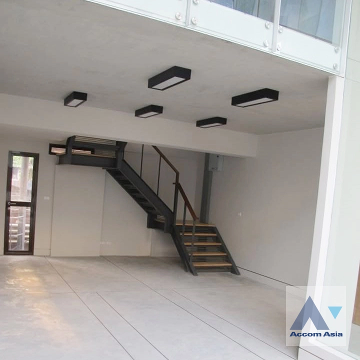 unit 2 Bedrooms  Townhouse For Rent & Sale in Sukhumvit, Bangkok  near BTS Punnawithi (AA44910)