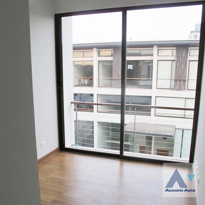 5  2 br Townhouse for rent and sale in Sukhumvit ,Bangkok BTS Punnawithi at Modern Home  AA44910