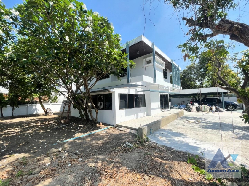  2  6 br House for rent and sale in Ratchadaphisek ,Bangkok MRT Ratchadaphisek AA44913