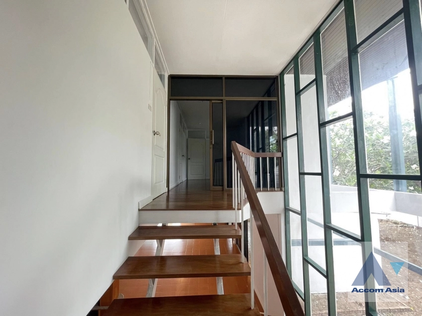 6  6 br House for rent and sale in Ratchadaphisek ,Bangkok MRT Ratchadaphisek AA44913