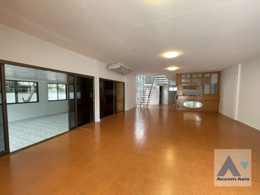 5  6 br House for rent and sale in Ratchadaphisek ,Bangkok MRT Ratchadaphisek AA44913