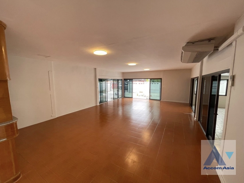 4  6 br House for rent and sale in Ratchadaphisek ,Bangkok MRT Ratchadaphisek AA44913