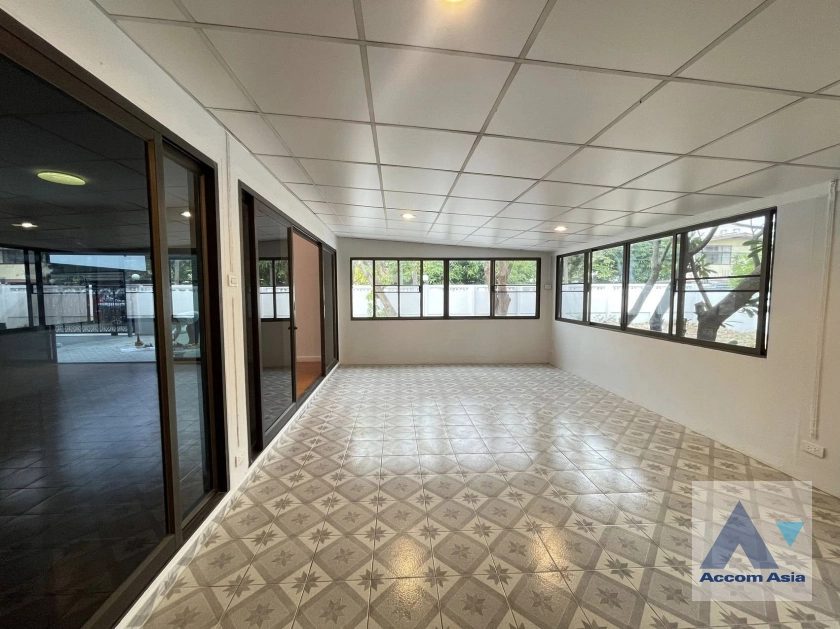 7  6 br House for rent and sale in Ratchadaphisek ,Bangkok MRT Ratchadaphisek AA44913