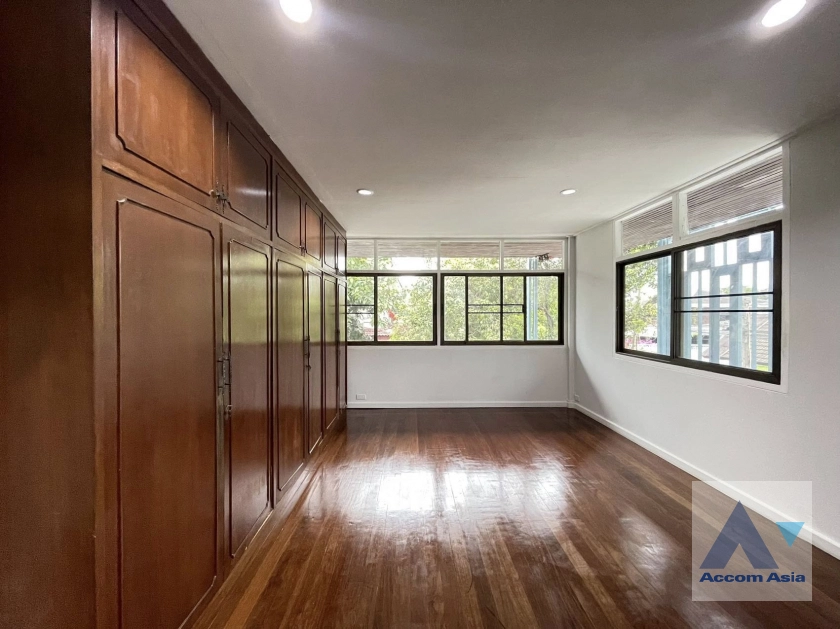 14  6 br House for rent and sale in Ratchadaphisek ,Bangkok MRT Ratchadaphisek AA44913