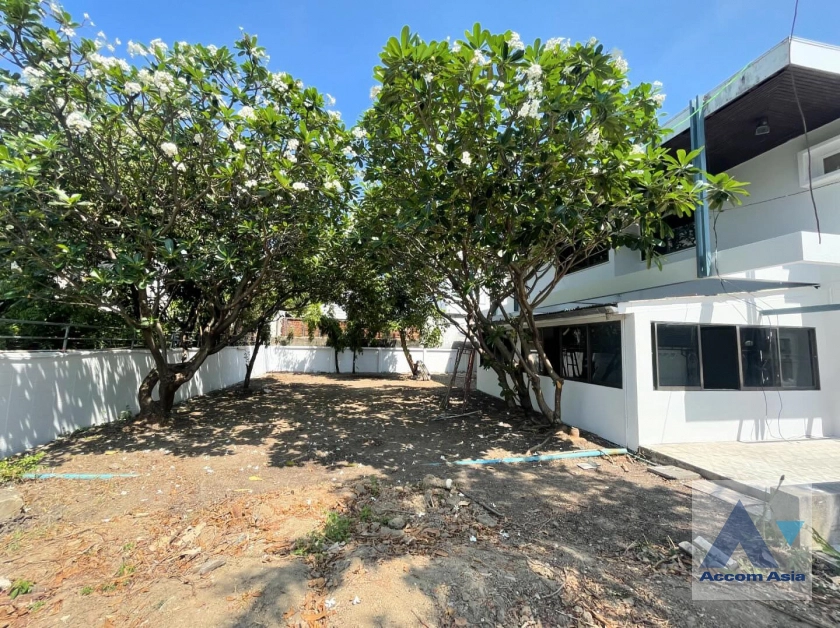 unitHome Office |  6 Bedrooms  House For Rent & Sale in Ratchadaphisek, Bangkok  near MRT Ratchadaphisek (AA44913)