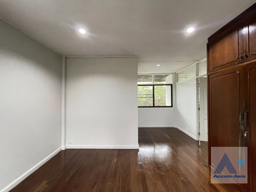 15  6 br House for rent and sale in Ratchadaphisek ,Bangkok MRT Ratchadaphisek AA44913