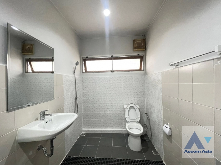 16  6 br House for rent and sale in Ratchadaphisek ,Bangkok MRT Ratchadaphisek AA44913