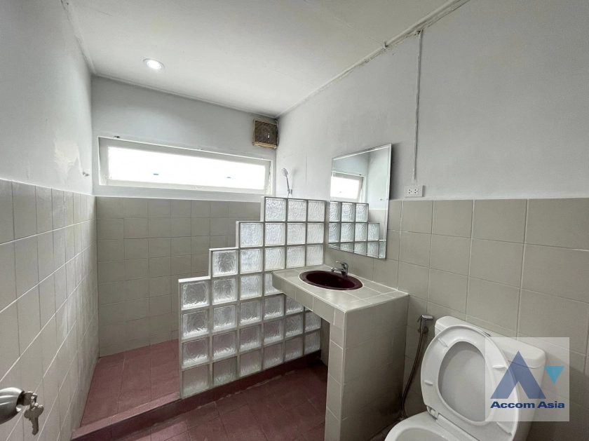 17  6 br House for rent and sale in Ratchadaphisek ,Bangkok MRT Ratchadaphisek AA44913