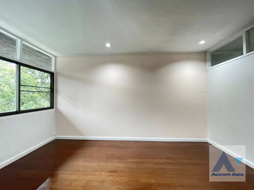 12  6 br House for rent and sale in Ratchadaphisek ,Bangkok MRT Ratchadaphisek AA44913