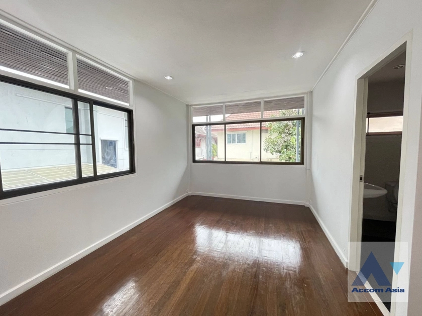 13  6 br House for rent and sale in Ratchadaphisek ,Bangkok MRT Ratchadaphisek AA44913