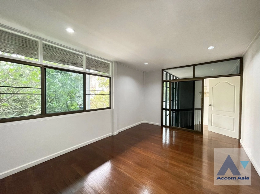 11  6 br House for rent and sale in Ratchadaphisek ,Bangkok MRT Ratchadaphisek AA44913
