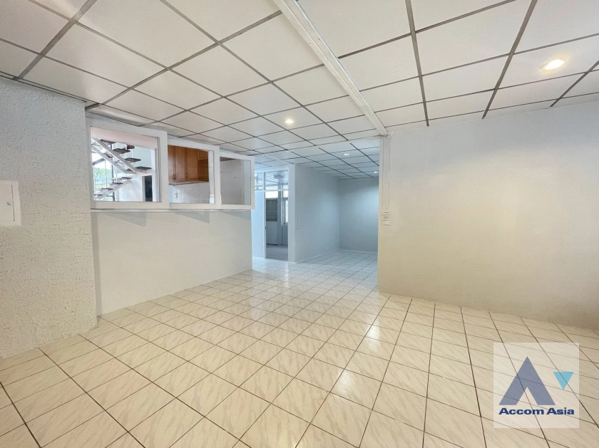 8  6 br House for rent and sale in Ratchadaphisek ,Bangkok MRT Ratchadaphisek AA44913