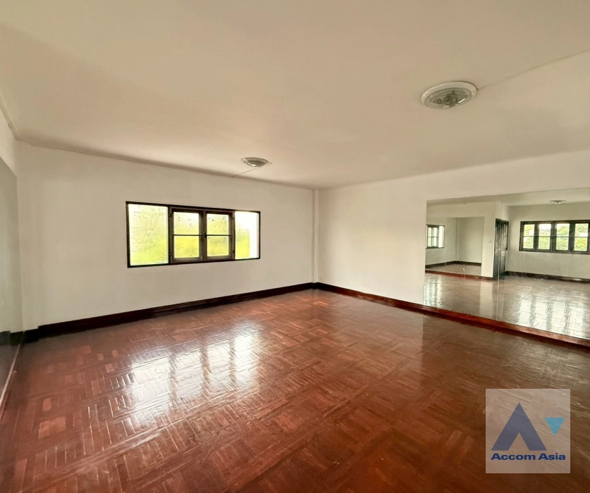 14  7 br Townhouse For Rent in Ramkhamhaeng ,Bangkok  AA44921
