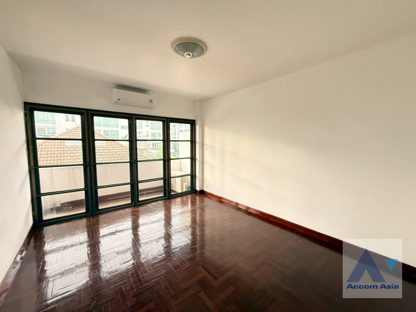 9  7 br Townhouse For Rent in Ramkhamhaeng ,Bangkok  AA44921