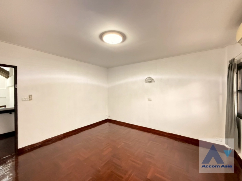 8  7 br Townhouse For Rent in Ramkhamhaeng ,Bangkok  AA44921