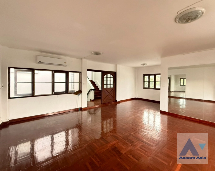 4  7 br Townhouse For Rent in Ramkhamhaeng ,Bangkok  AA44921
