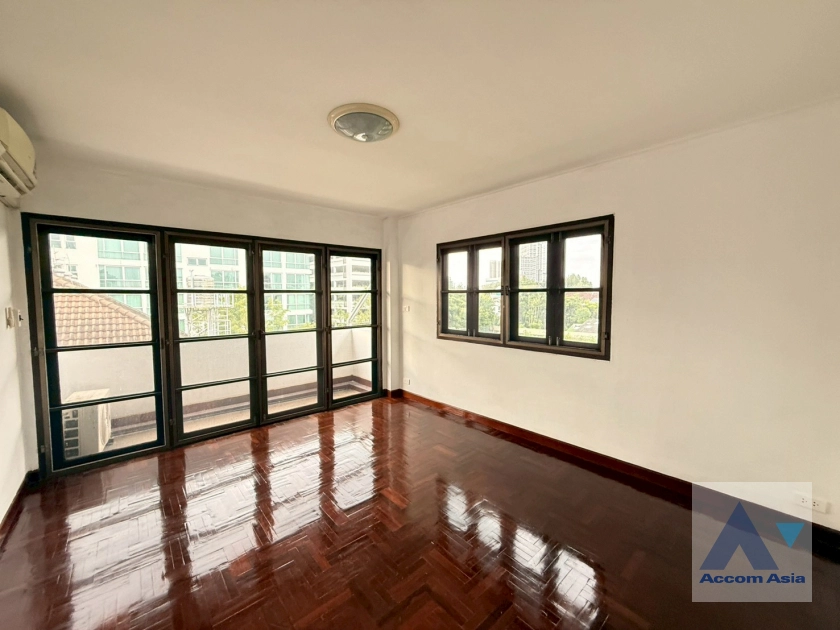 12  7 br Townhouse For Rent in Ramkhamhaeng ,Bangkok  AA44921