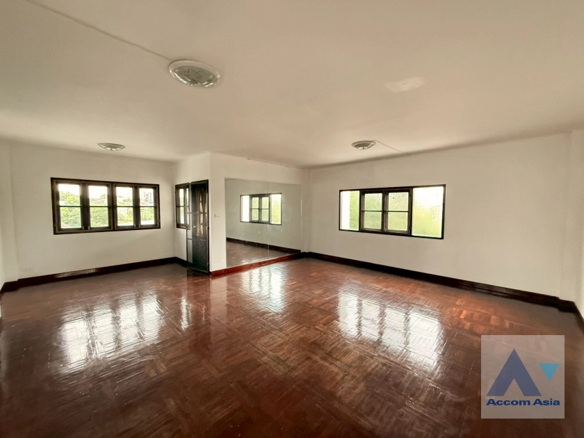 13  7 br Townhouse For Rent in Ramkhamhaeng ,Bangkok  AA44921