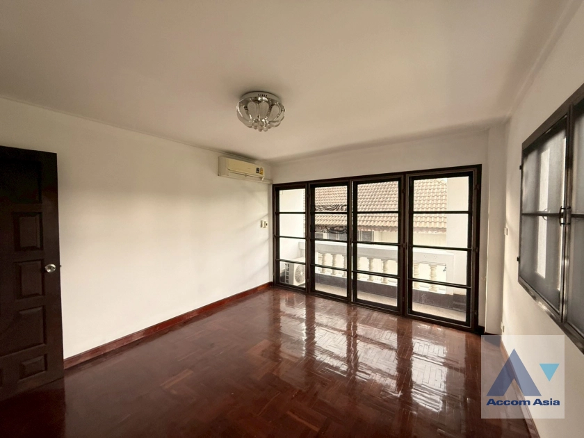 10  7 br Townhouse For Rent in Ramkhamhaeng ,Bangkok  AA44921