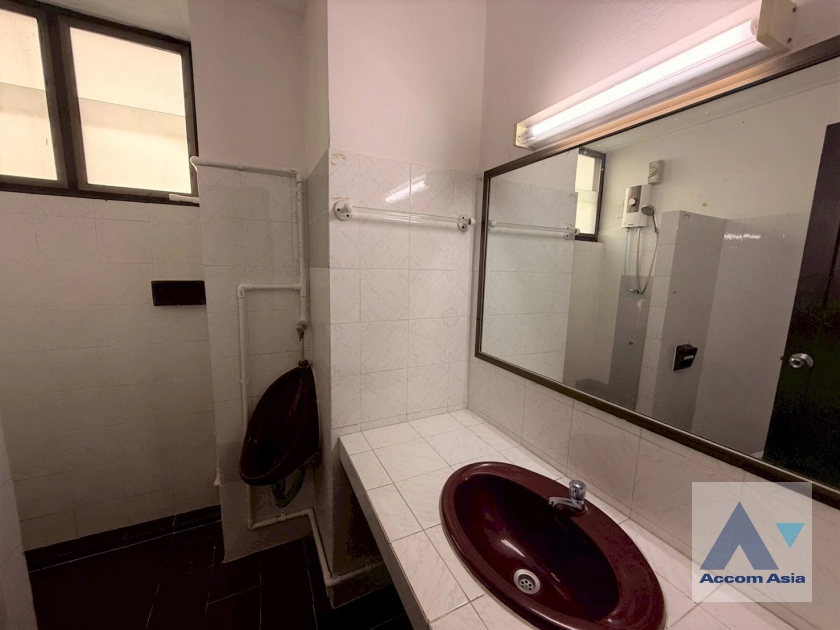 18  7 br Townhouse For Rent in Ramkhamhaeng ,Bangkok  AA44921