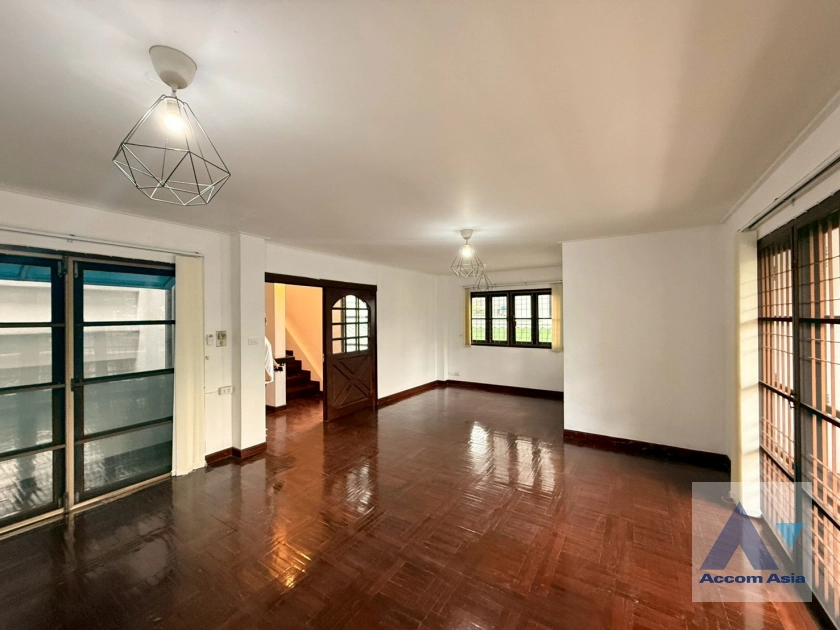  1  7 br Townhouse For Rent in Ramkhamhaeng ,Bangkok  AA44921