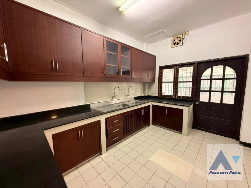  1  7 br Townhouse For Rent in Ramkhamhaeng ,Bangkok  AA44921