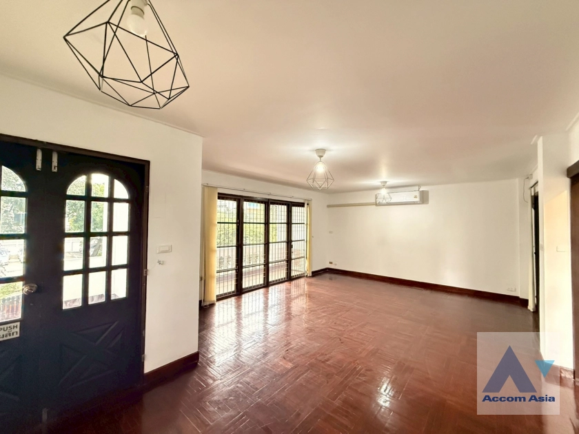 5  7 br Townhouse For Rent in Ramkhamhaeng ,Bangkok  AA44921