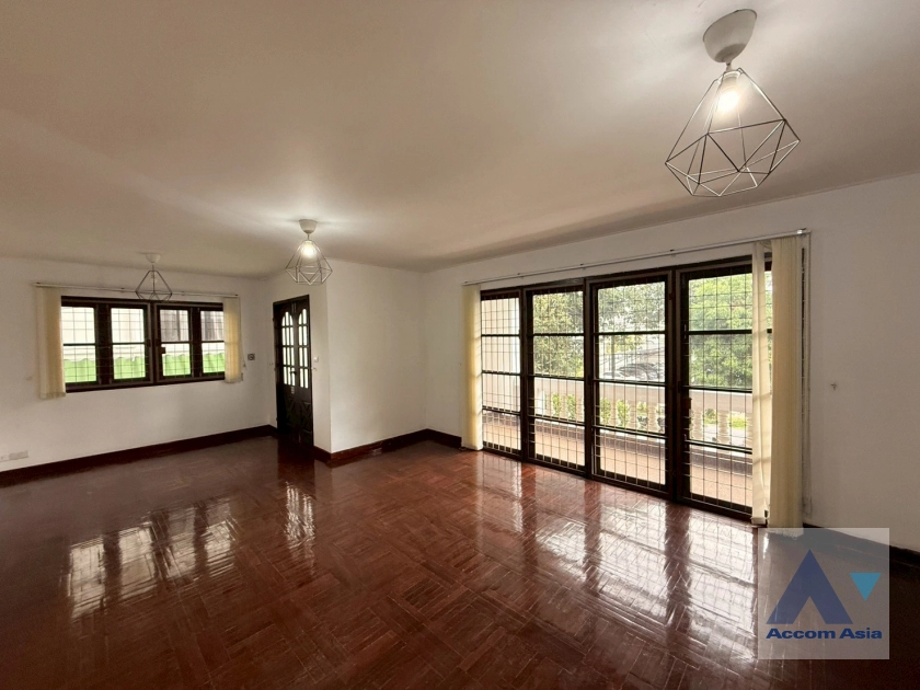 6  7 br Townhouse For Rent in Ramkhamhaeng ,Bangkok  AA44921