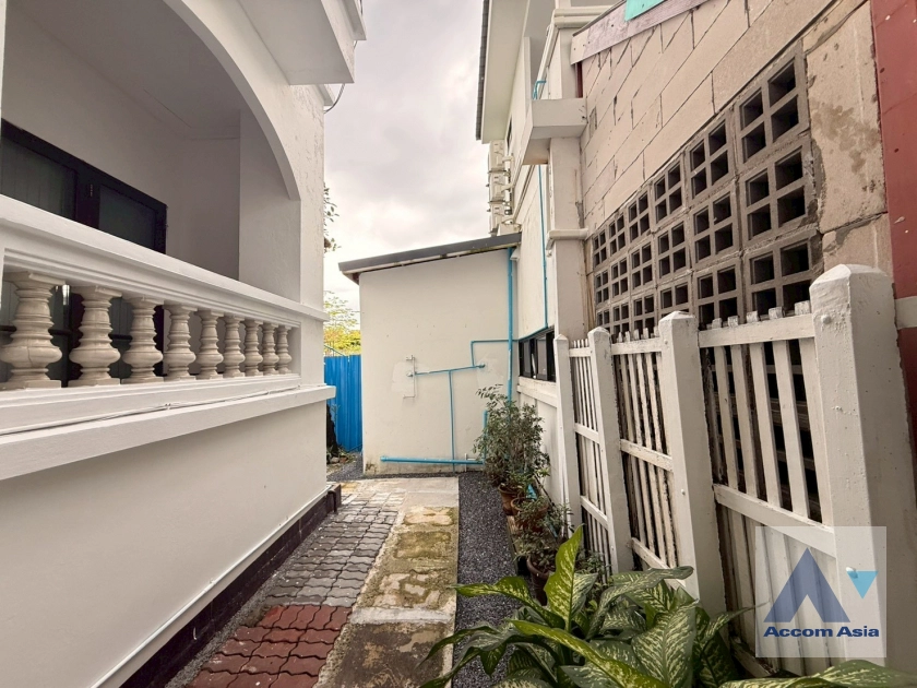 24  7 br Townhouse For Rent in Ramkhamhaeng ,Bangkok  AA44921