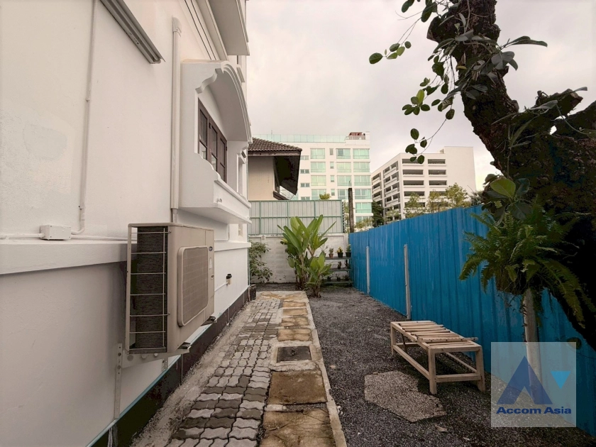 25  7 br Townhouse For Rent in Ramkhamhaeng ,Bangkok  AA44921