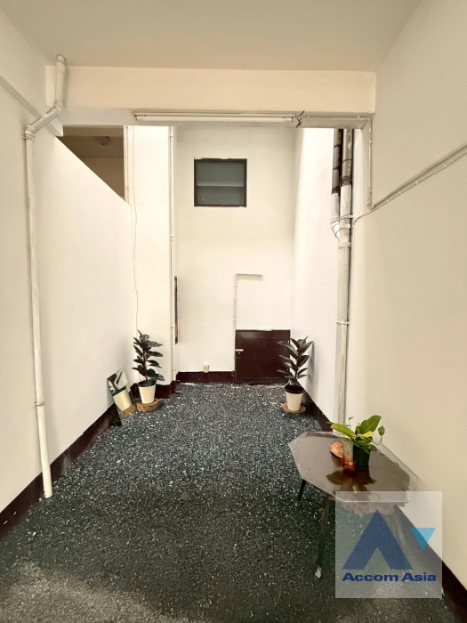 26  7 br Townhouse For Rent in Ramkhamhaeng ,Bangkok  AA44921