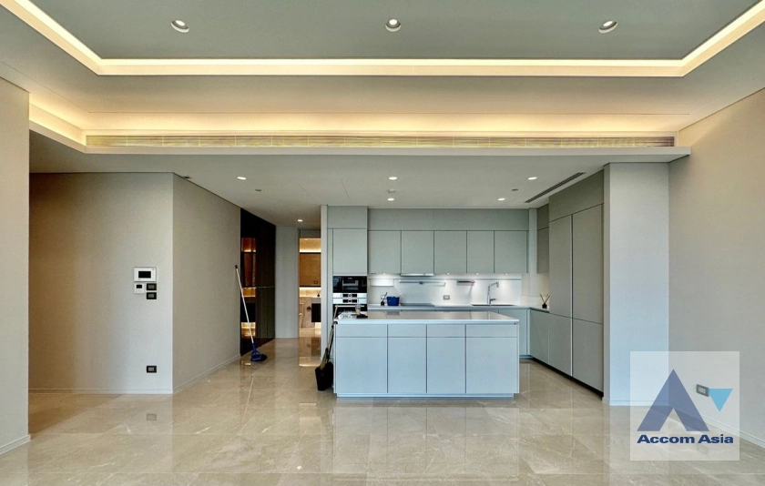 unitCorner Unit |  2 Bedrooms  Condominium For Sale in Ploenchit, Bangkok  near BTS Chitlom (AA44932)