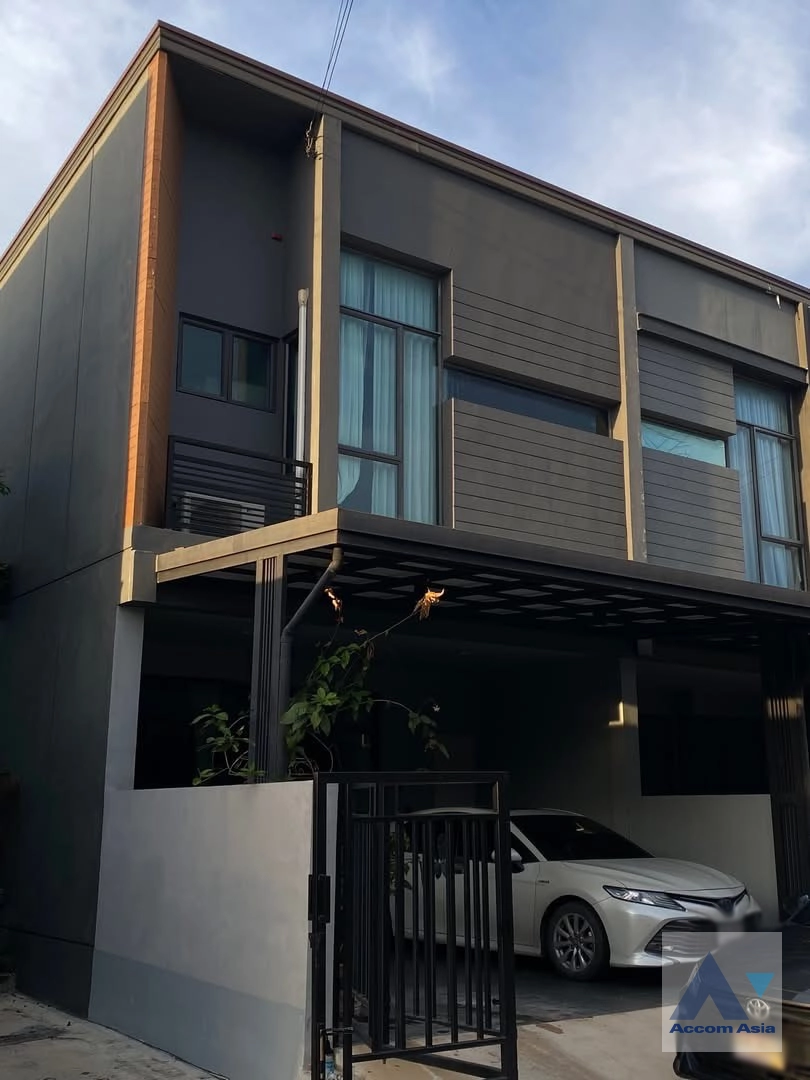 14  2 br Townhouse for rent and sale in Latkrabang ,Bangkok  at Verve Rama 9 AA44934