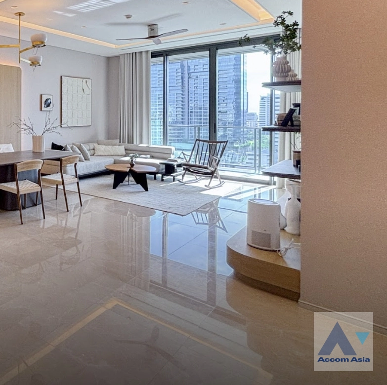 unit 2 Bedrooms  Condominium For Sale in Ploenchit, Bangkok  near BTS Chitlom (AA44950)
