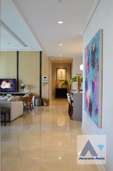 unit 3 Bedrooms  Condominium For Sale in Ploenchit, Bangkok  near BTS Chitlom (AA44952)