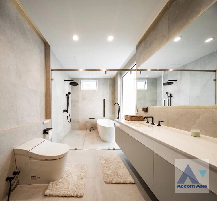 8  3 br House for rent and sale in Lat Phrao ,Bangkok  AA44953