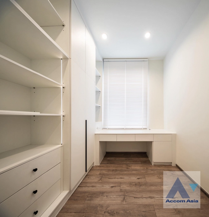 28  3 br House for rent and sale in Lat Phrao ,Bangkok  AA44953