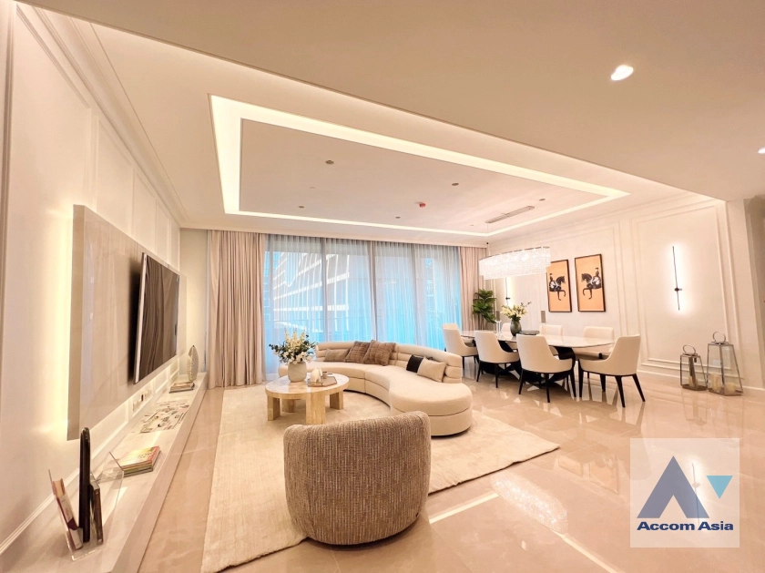 unit 3 Bedrooms  Condominium For Sale in Ploenchit, Bangkok  near BTS Chitlom (AA44954)
