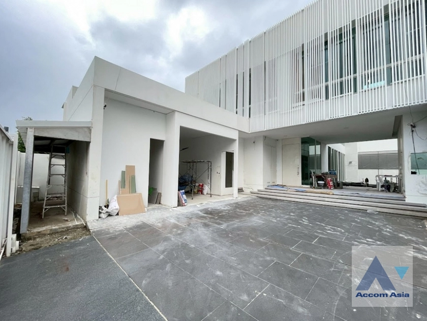 unit 3 Bedrooms  Townhouse For Sale in Bang Na, Bangkok  (AA44955)