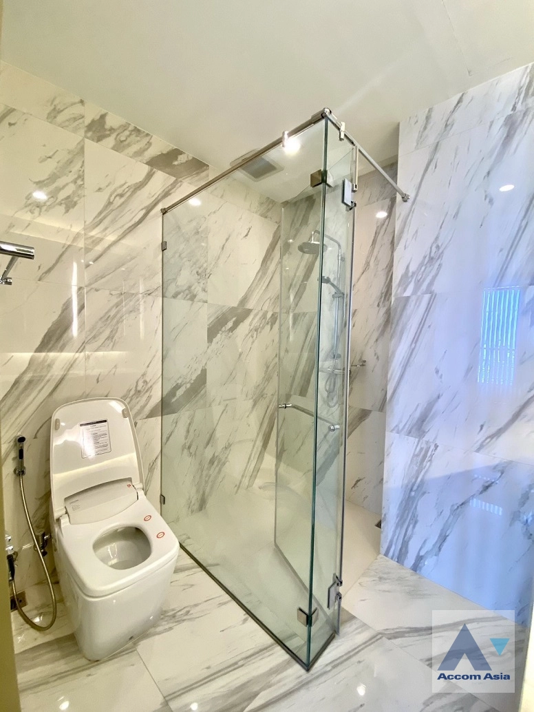 7  1 br Condominium For Sale in Ploenchit ,Bangkok BTS Ploenchit at Noble Ploenchit AA44956