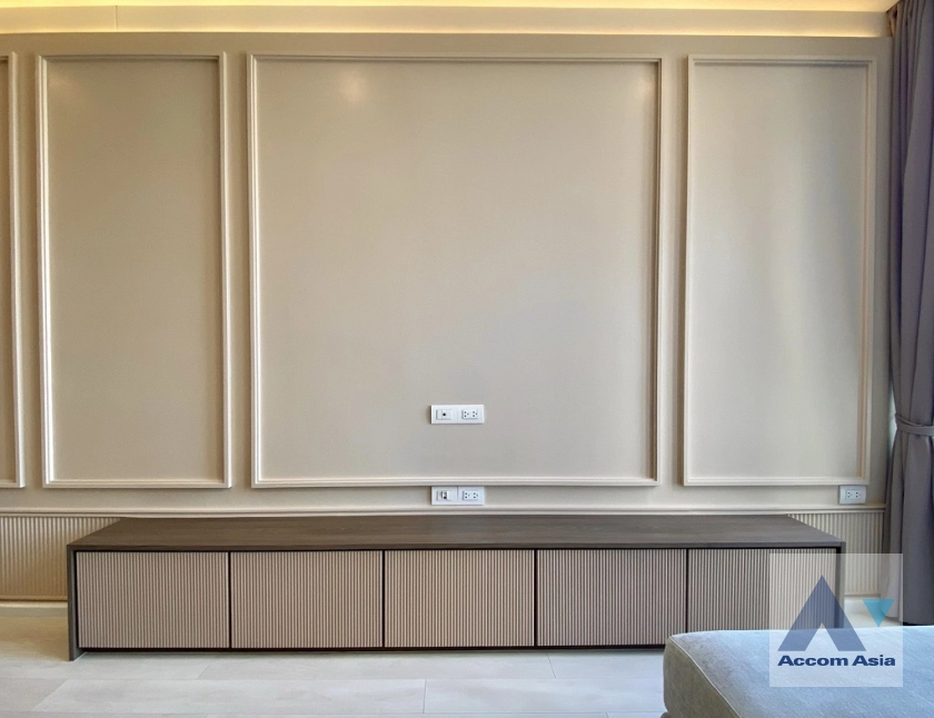  1  1 br Condominium For Sale in Ploenchit ,Bangkok BTS Ploenchit at Noble Ploenchit AA44956