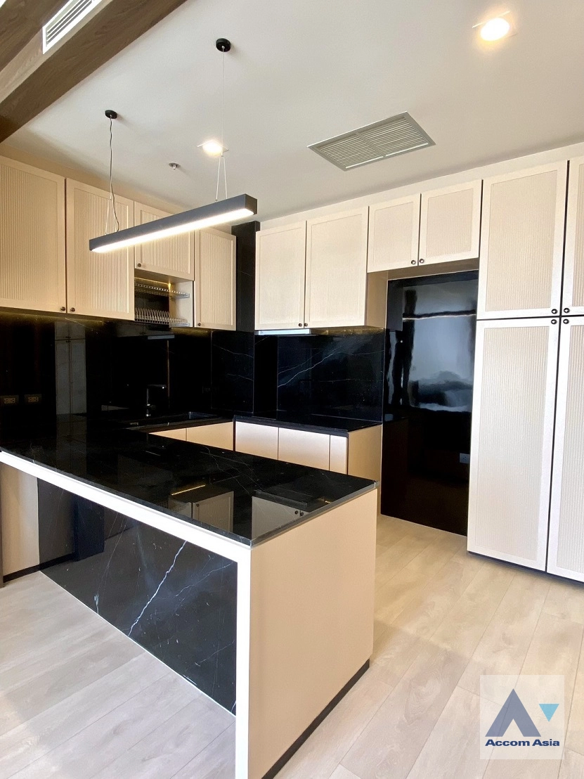 5  1 br Condominium For Sale in Ploenchit ,Bangkok BTS Ploenchit at Noble Ploenchit AA44956