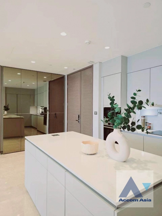 unit 2 Bedrooms  Condominium For Rent in Ploenchit, Bangkok  near BTS Chitlom (AA44962)