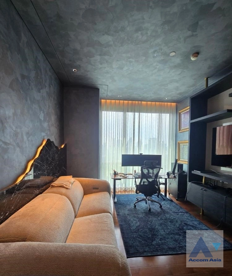 6  3 br Condominium For Sale in Ploenchit ,Bangkok BTS Chitlom at The Residences at Sindhorn Kempinski Hotel Bangkok AA44963